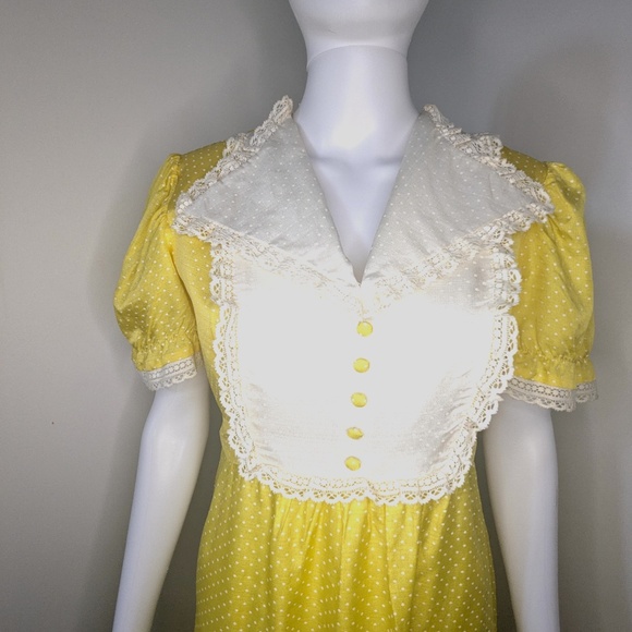 VINTAGE 1960s Long Yellow Pot-a-dot Collar Dress - Picture 3 of 9